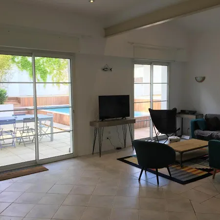 Moderne 4 Chambres, Piscine Chauffee, Wi-fi, Proche Et Commerces, - Fr-1-374-147 *
